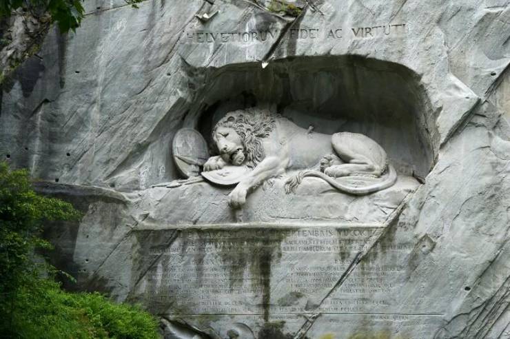 Памятник Льва