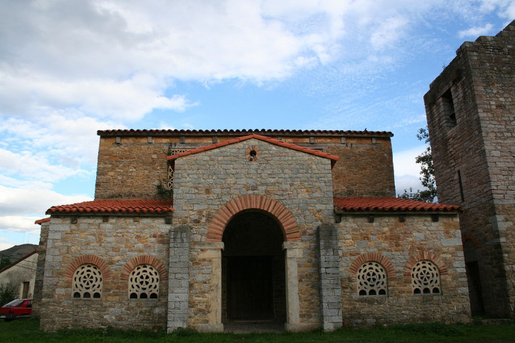 Церковь Санта-Мария-де-Бендонес