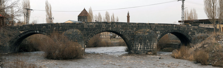 Старый каменный мост (Карс)