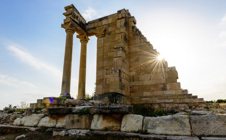 Древний храм Апполона Гилата