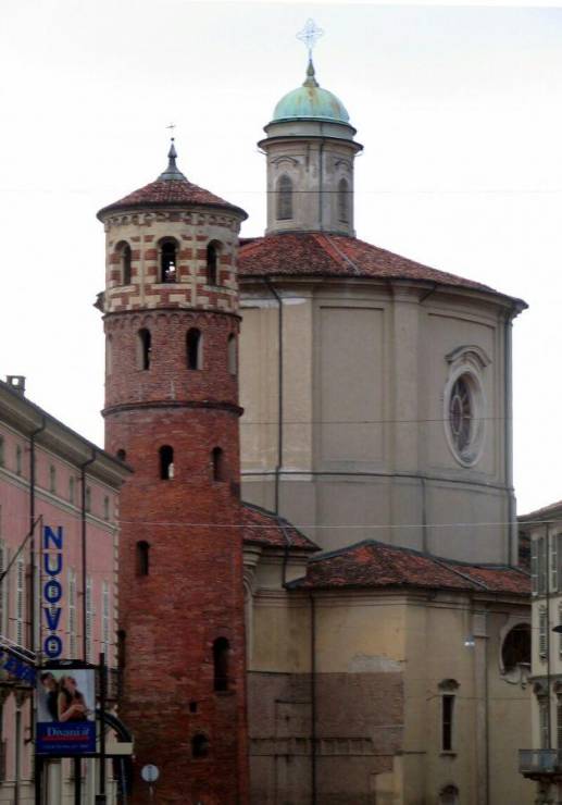 Красная башня и церковь Сан-Катерине