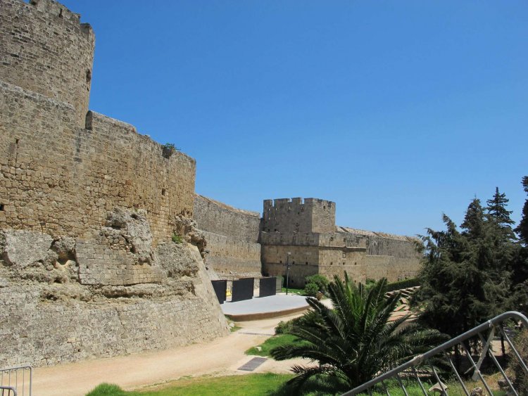 Стены города Родос