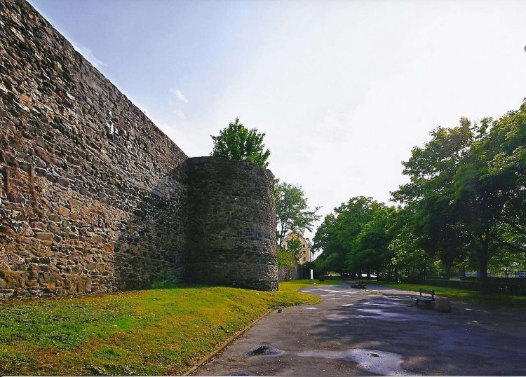 Городские стены Любани 
