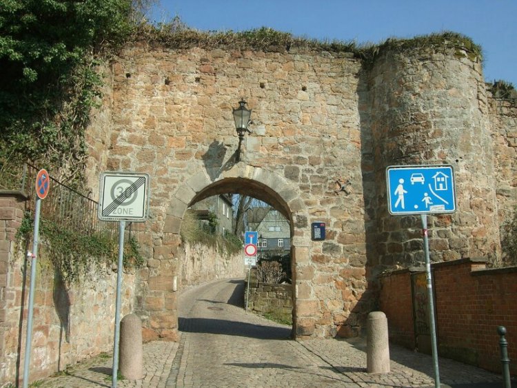 Средневековые ворота 