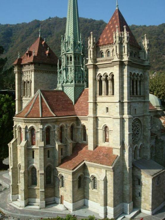 Кафедральный собор Сен-Пьер
