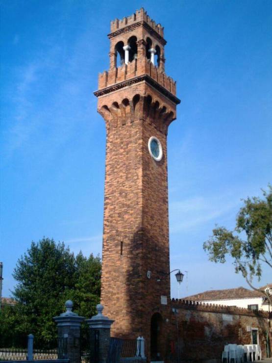 Башня с часами на кампо Сан-Стефано