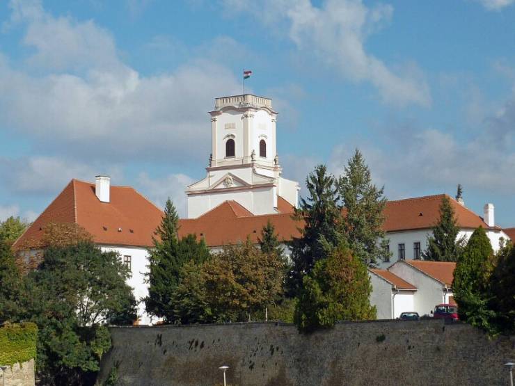 Епископский замок (Püspökvár) 