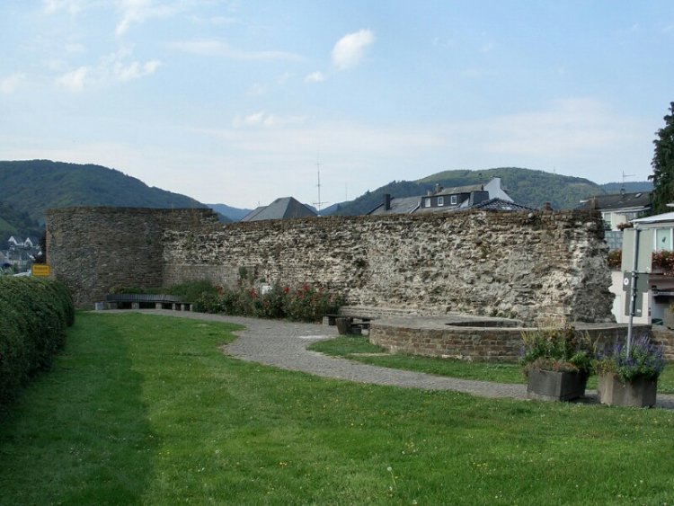 Руины римской крепости 