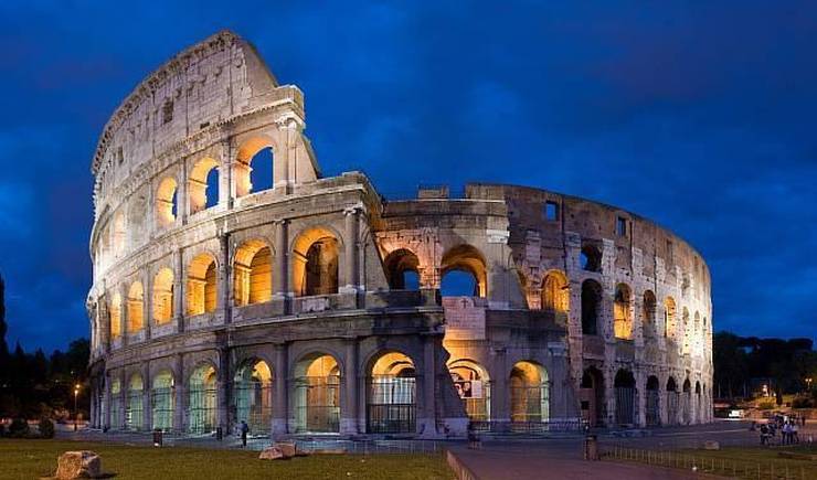 Колизей - главная достопримечательности Рима