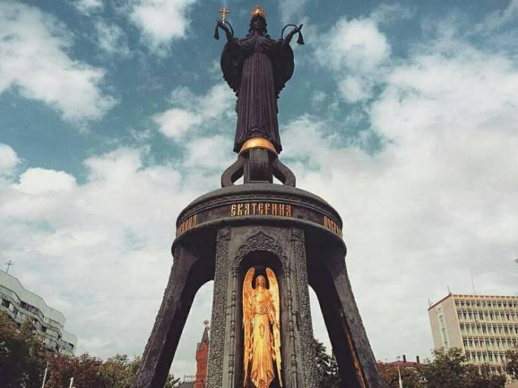 Памятник св. Екатерине в Краснодаре. Фото - @alinayavorskaya
