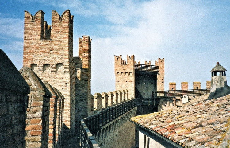 Стены замка Малатестиана