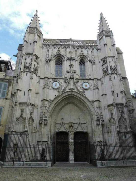 Церковь Сан-Пьер