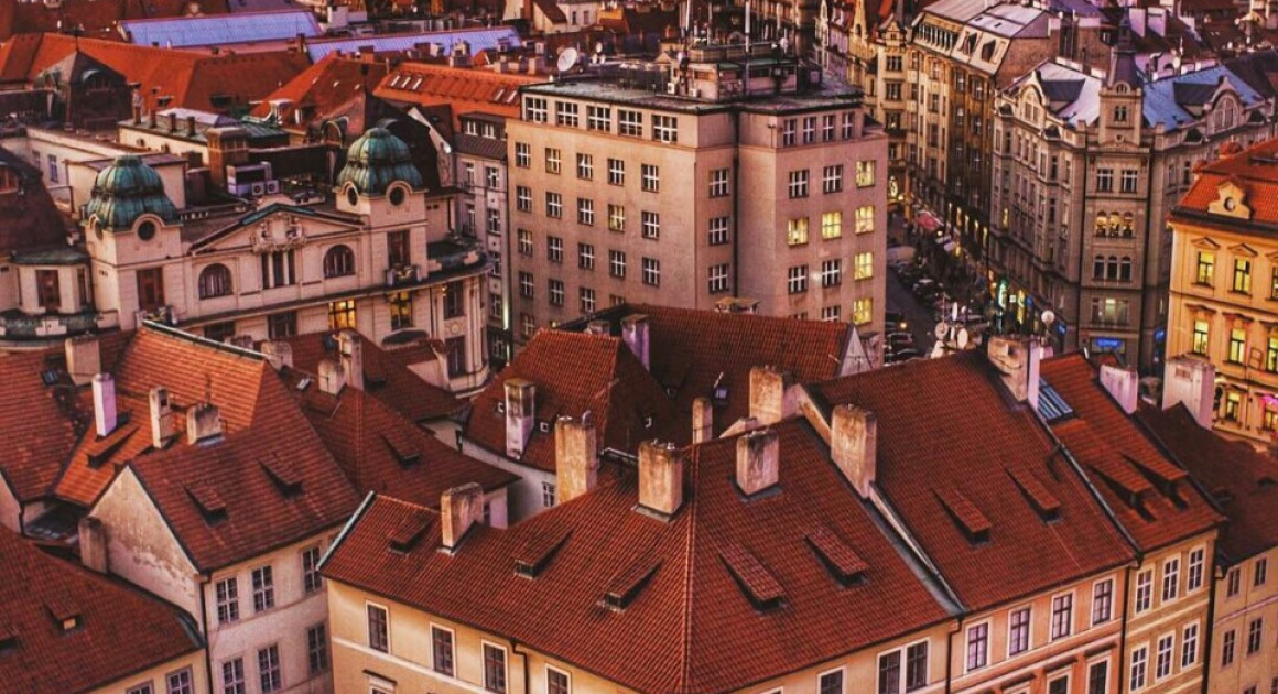 Красивая закатная панорама столицы Чехии. Автор фото - vetrana. Это один из лучших профилей о Праге.