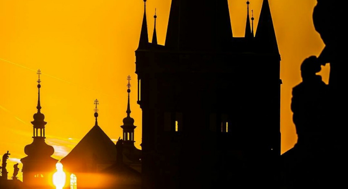 Прага на закате. Очень красивый кадр. Автор фото - @vovanovaque