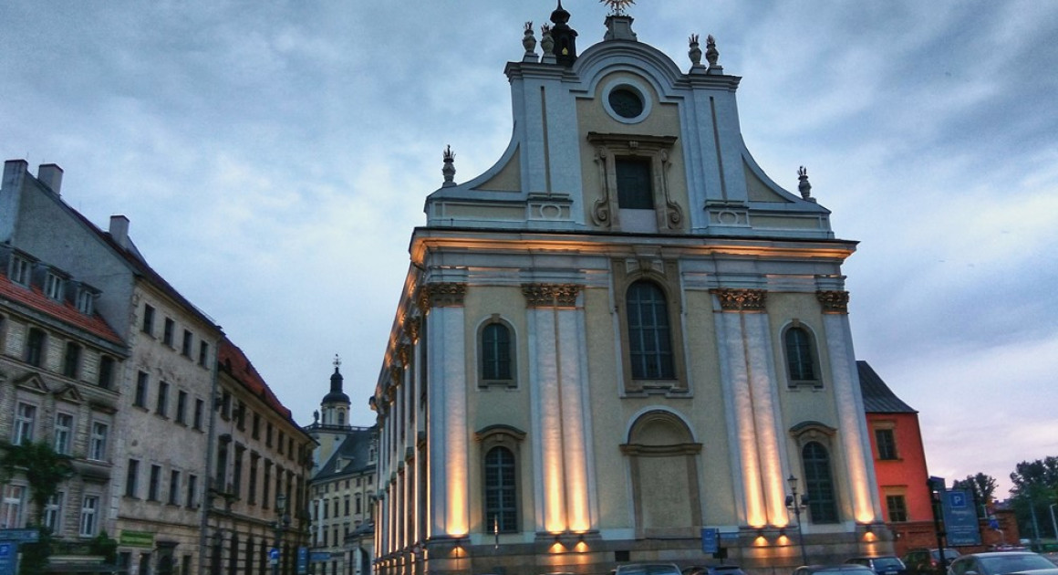 Необычный для Польши храм в стиле барокко (Святого Имени Иисуса)