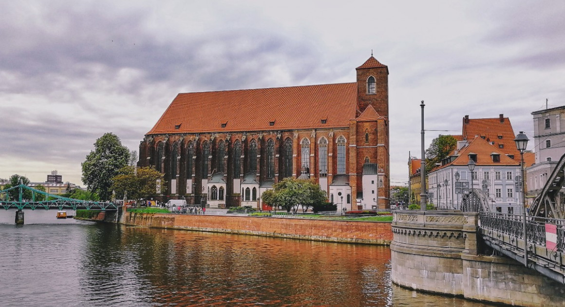 Река Одра и старинная церковь