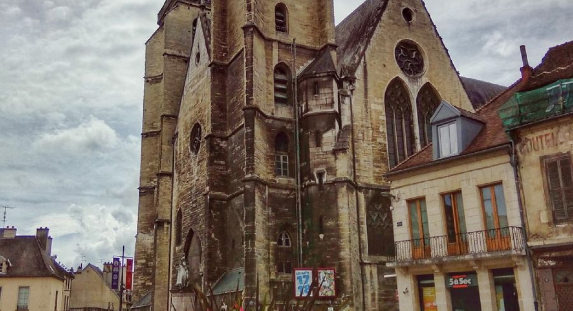 Бывшая церковь Сен-Жан - одно из древнейших религиозных сооружений города. 