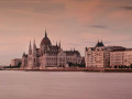 Парламент с берега Дуная. Фото - @zsoltszathmary