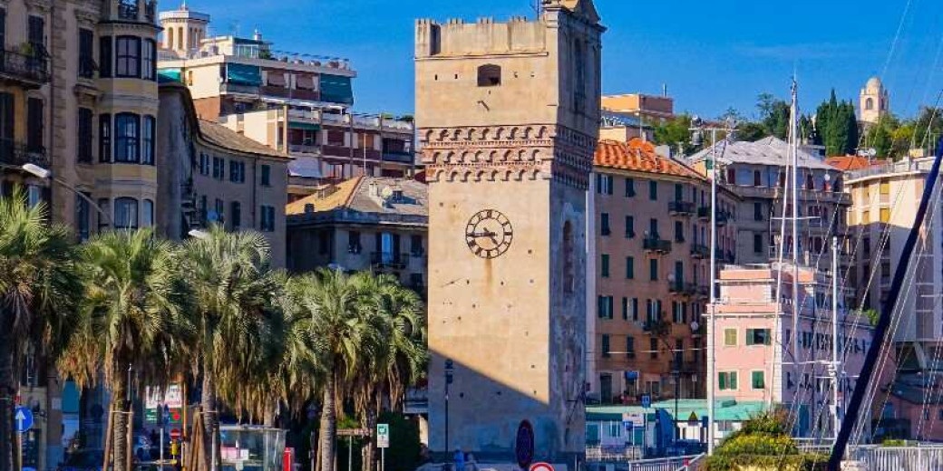Вид на центр города Савона в Лигурии, Италия