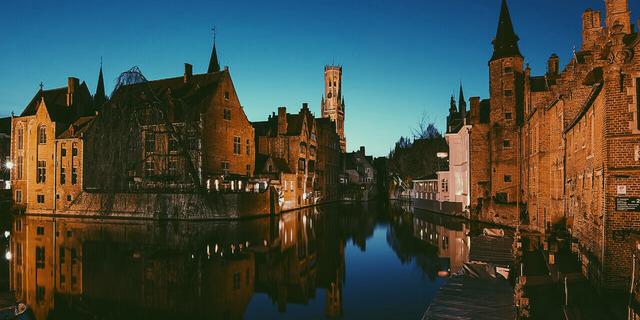 Город Башня (колокольня) Белфорт в Брюгге