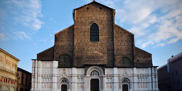Город Базилика Сан-Петронио