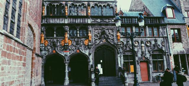 Город Базилика Святой Крови (Basiliek van het Heilig Bloed) в Брюгге