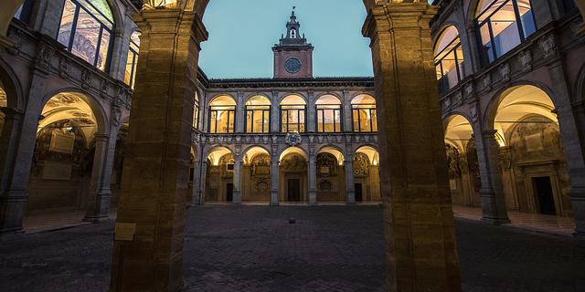 Город Болонский университет