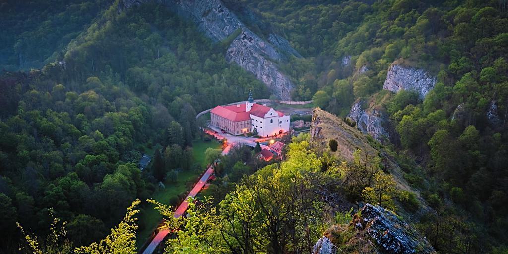 Бывший монастырь миноритов с костелом Святого Яна Крестителя (Klášter minoritů s kostelem sv. Jana Křtitele)