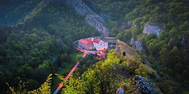 Город Бывший монастырь миноритов с костелом Святого Яна Крестителя (Klášter minoritů s kostelem sv. Jana Křtitele)