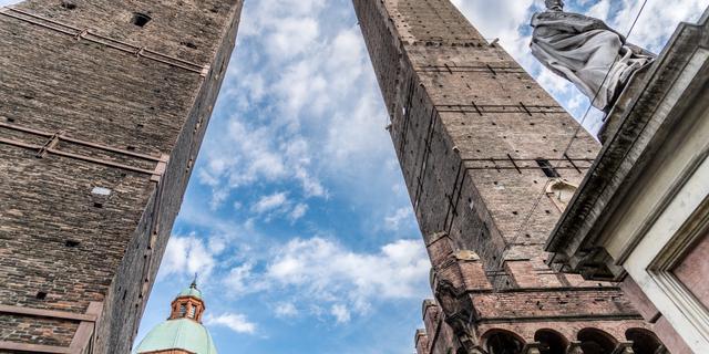 Город Две Башни (Болонья)