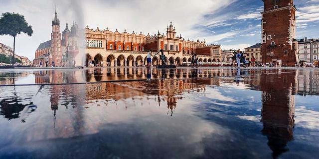Город Фото - суконные ряды на рыночной площади в Кракове