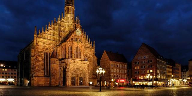 Город Фрауенкирхе в Нюрнберге - Frauenkirche