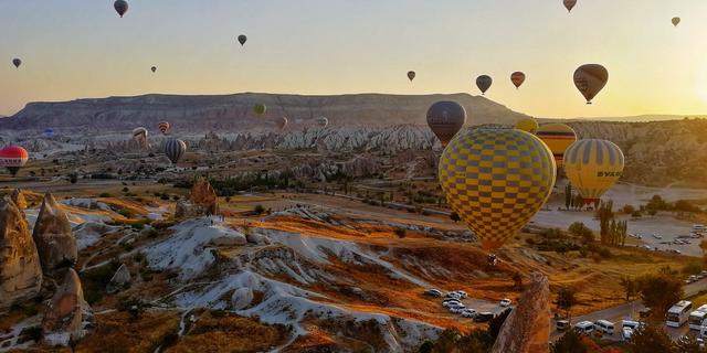 Город Каппадокия. Полёт воздушных шаров