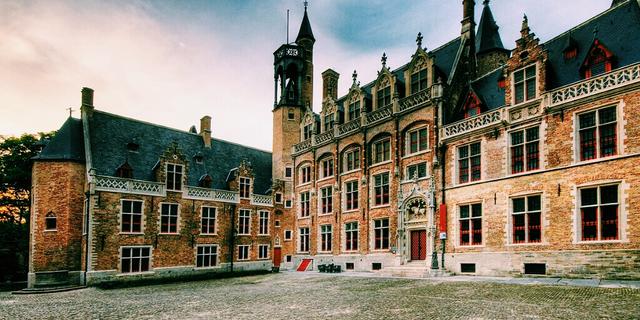 Город Музей Грютхюзе (Gruuthusemuseum) в Брюгге