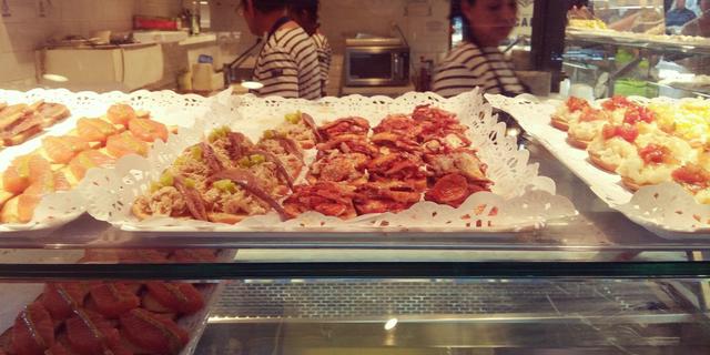 Город Рынок San Miguel в Мадриде