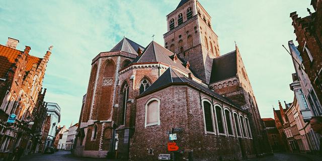 Город Церковь св. Якоба (Sint-Jakobskerk) в Брюгге