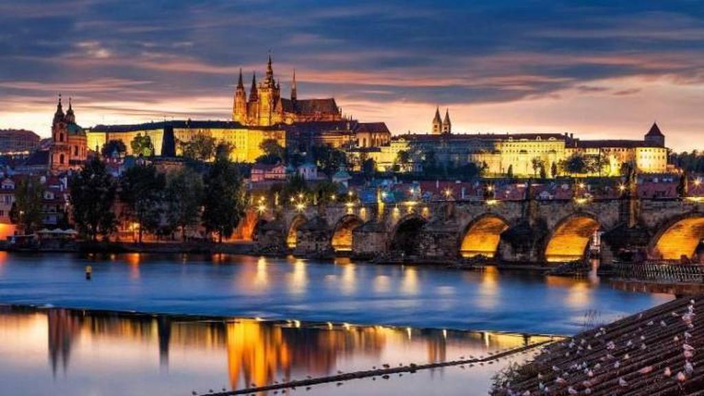 Вид на Мала-Страну с берега Влтавы