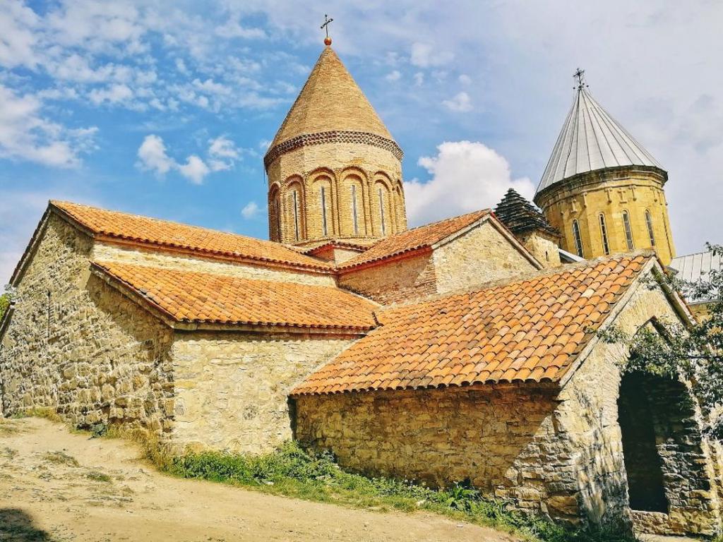Ананури