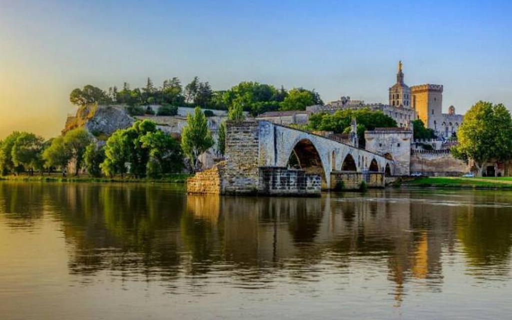 Река Рона и старый город