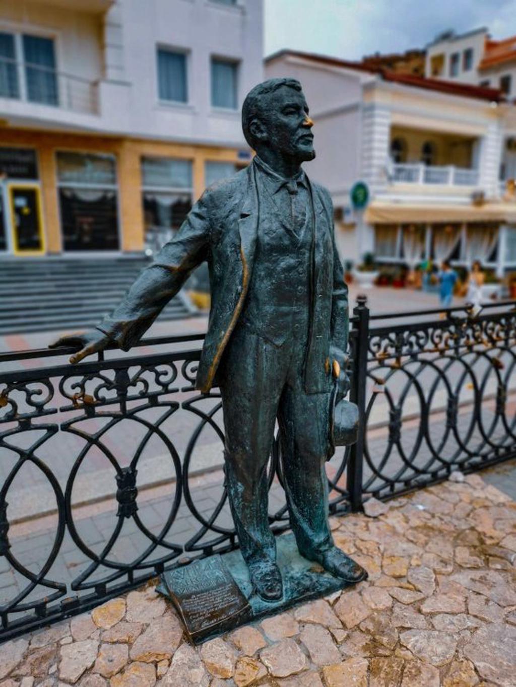 Памятник Куприну