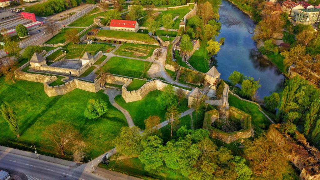 Панорама крепости Кастел