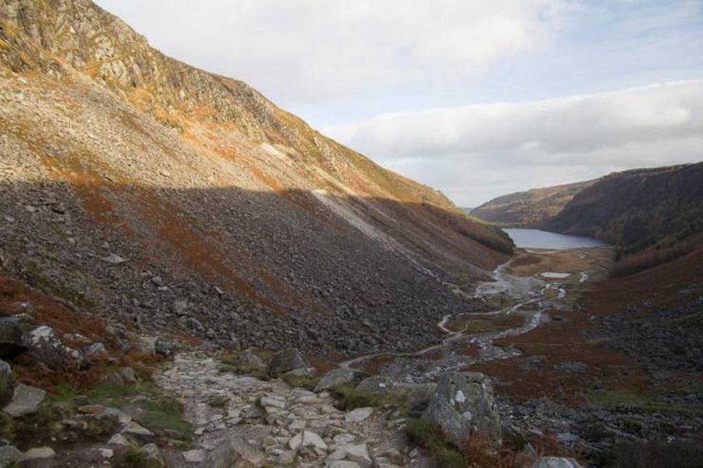 Верхнее озеро и развалины деревни (которые опять сливаются с местностью).