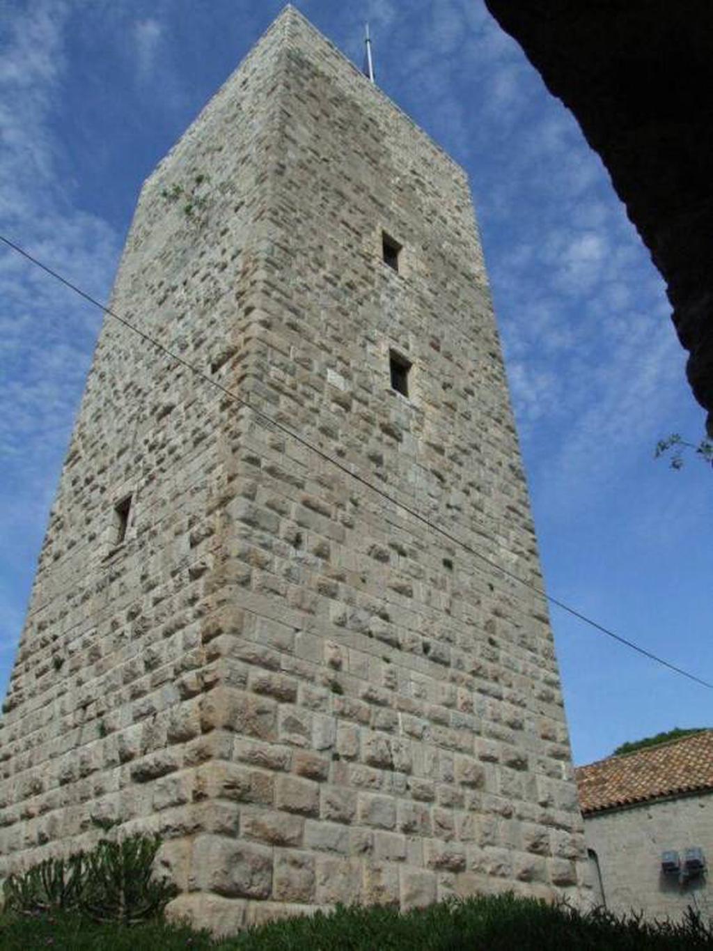 Башня du Mont Chevalier