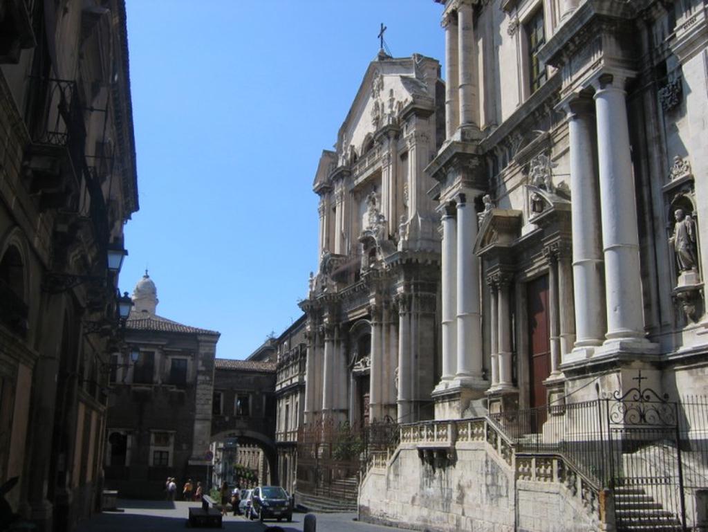 Via dei Crociferi