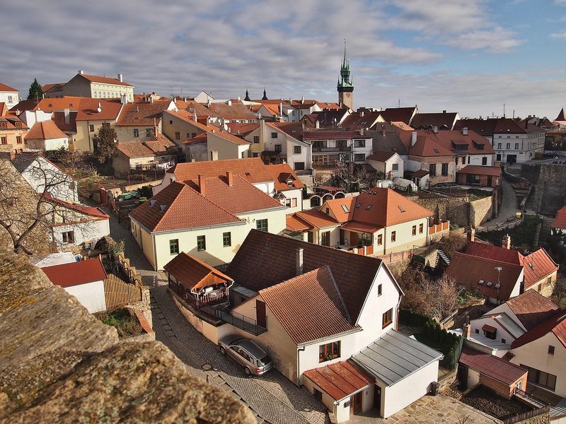 Красивая панорама старого города Зноймо