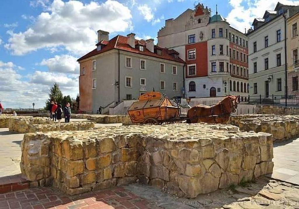 Старая церковная площадь