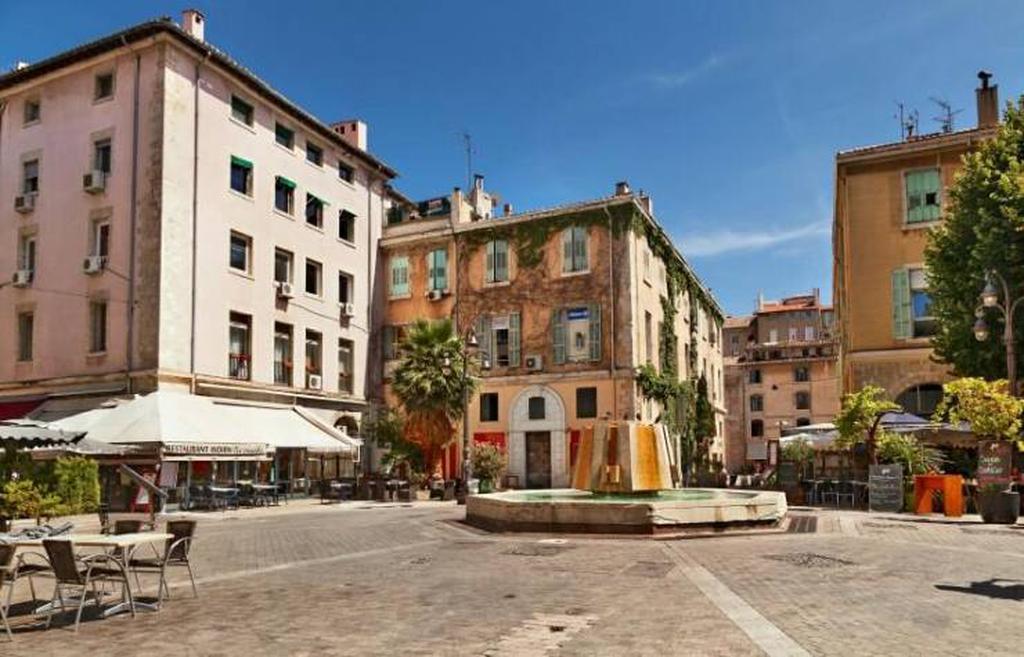 Place Thiars