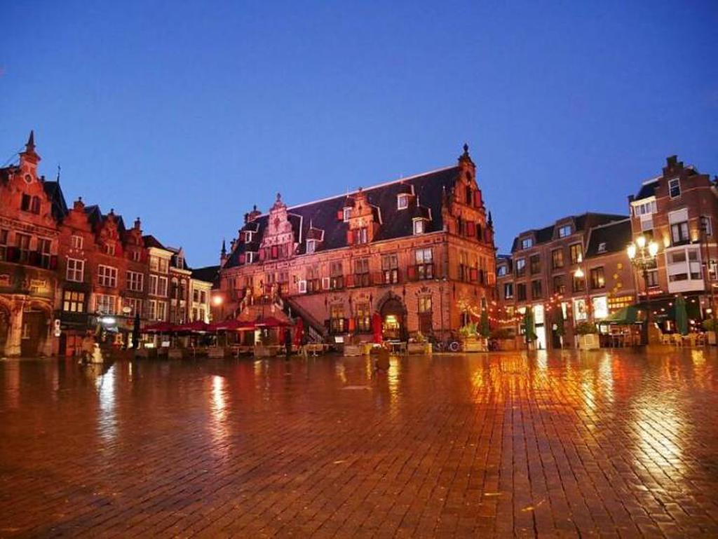 Большой рынок (Grote Markt)