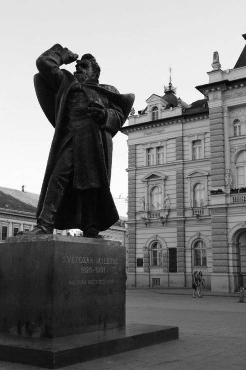 памятник Святозару Милетичу