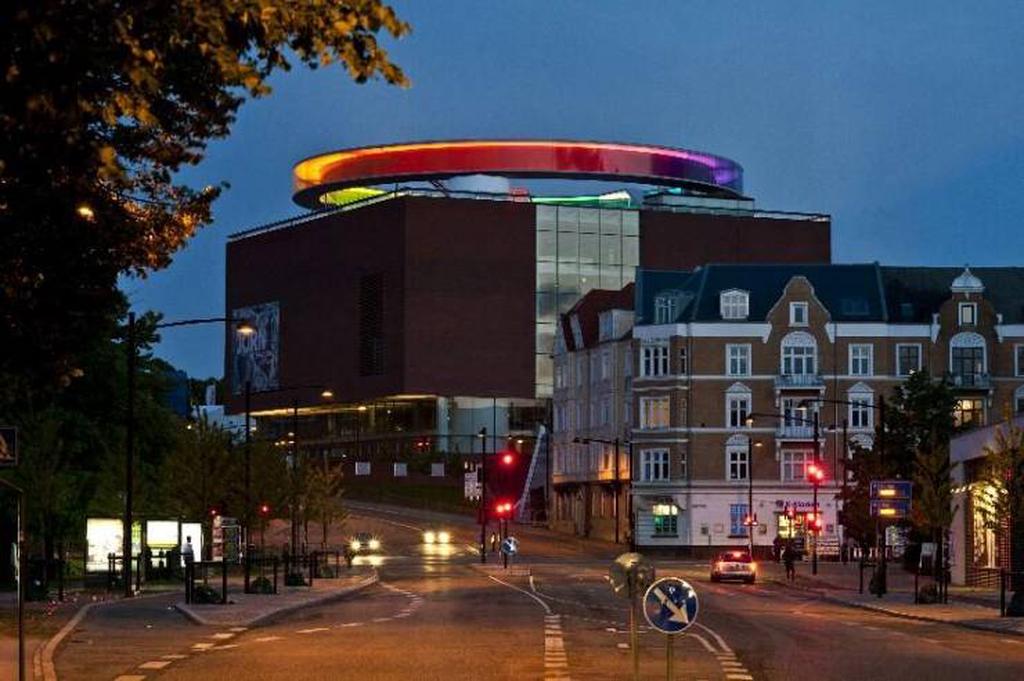 ARoS